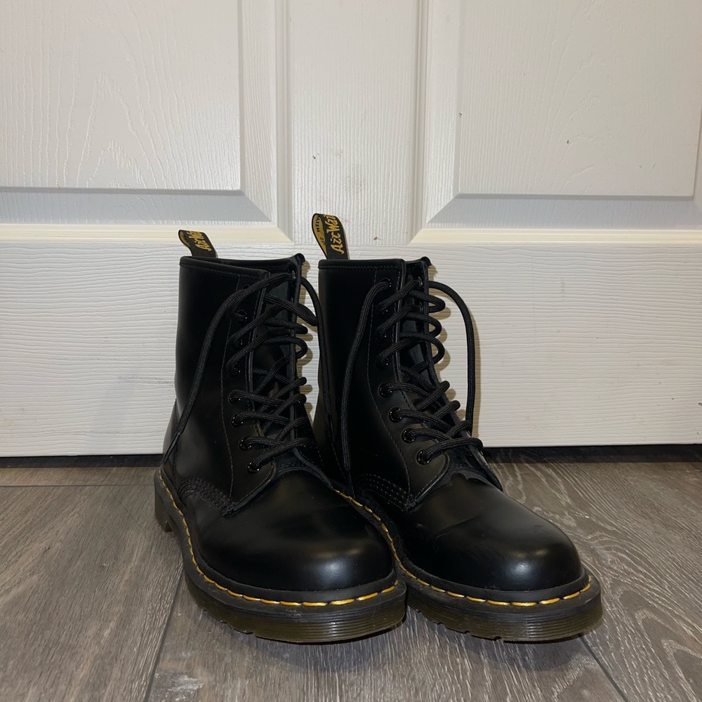 Black 1460 Doc Martens Boots size 7W‼️‼️‼️